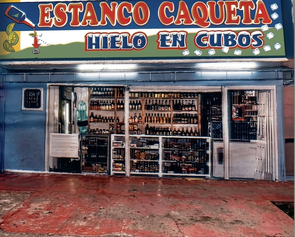 Foto nocturna del Estanco Caquetá Express en el centro de Florencia